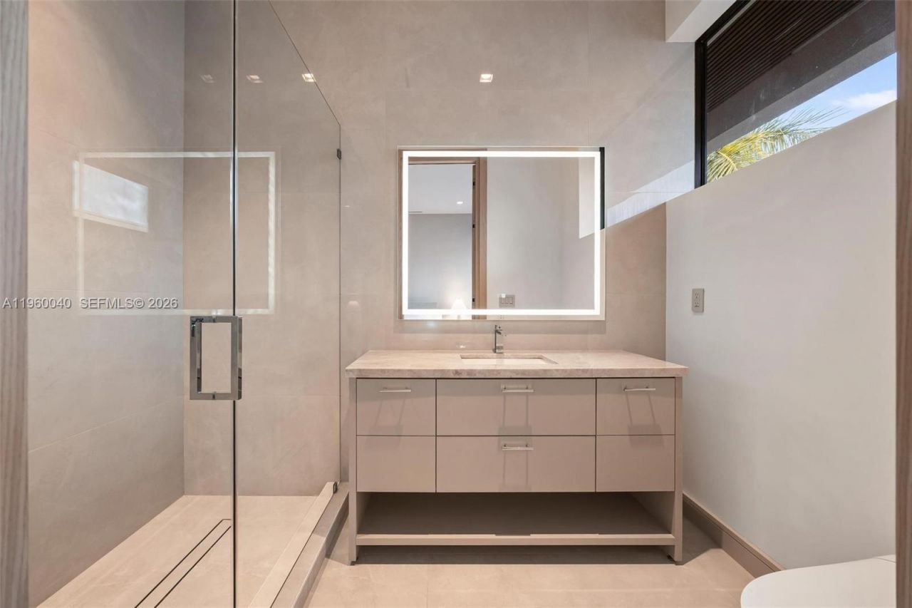 723 NE 77th St , Miami, FL 33138 Photo