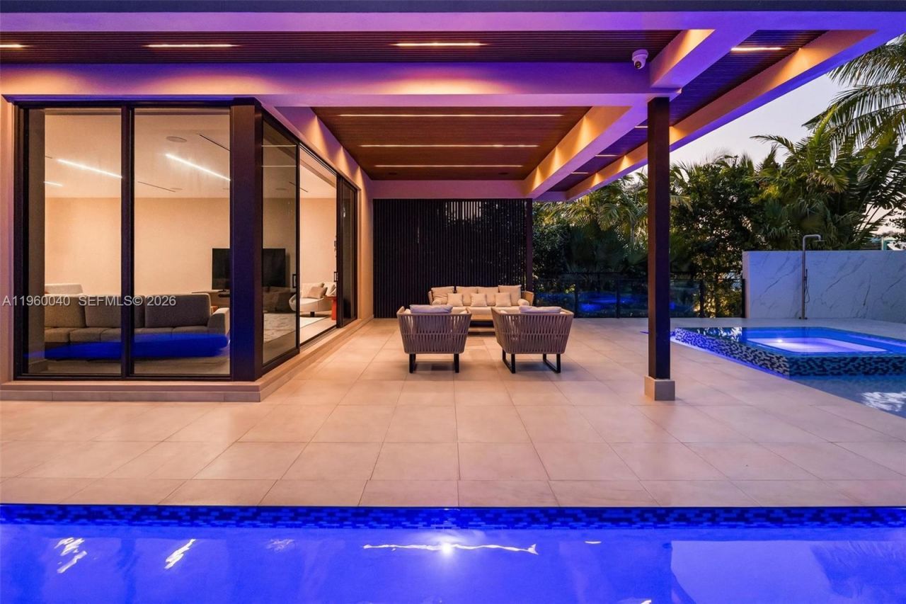 723 NE 77th St , Miami, FL 33138 Photo