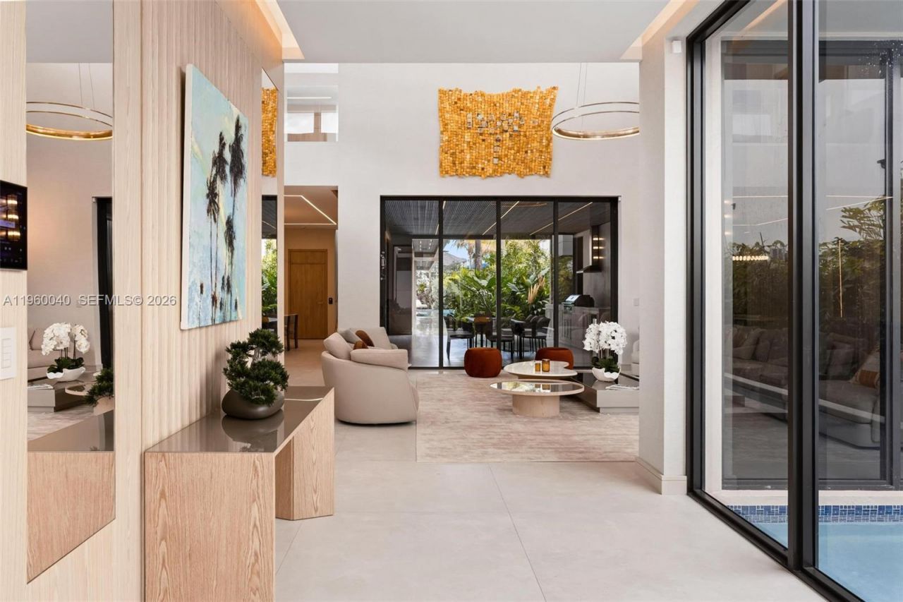 723 NE 77th St , Miami, FL 33138 Photo