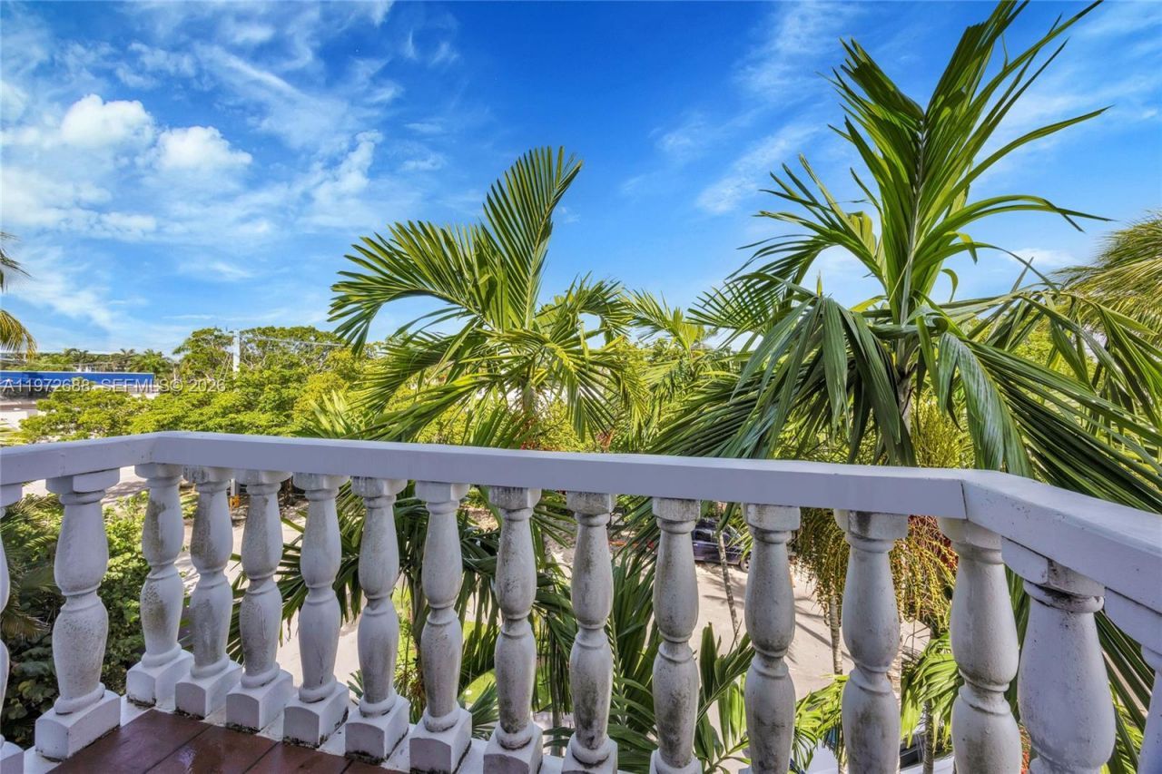 1150 Madruga Ave, Unit B301, Coral Gables, FL 33146 Photo