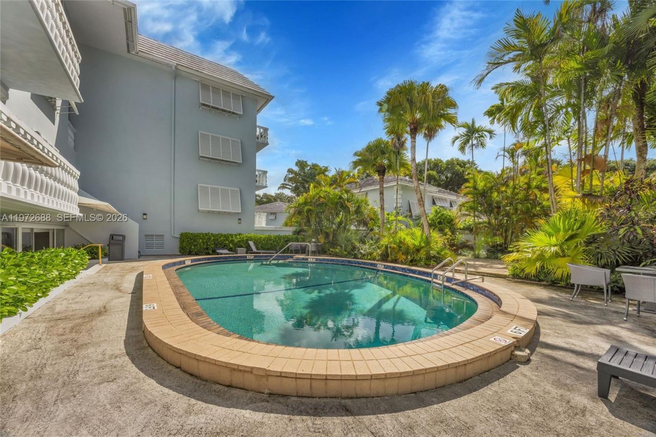 1150 Madruga Ave, Unit B301, Coral Gables, FL 33146 Photo