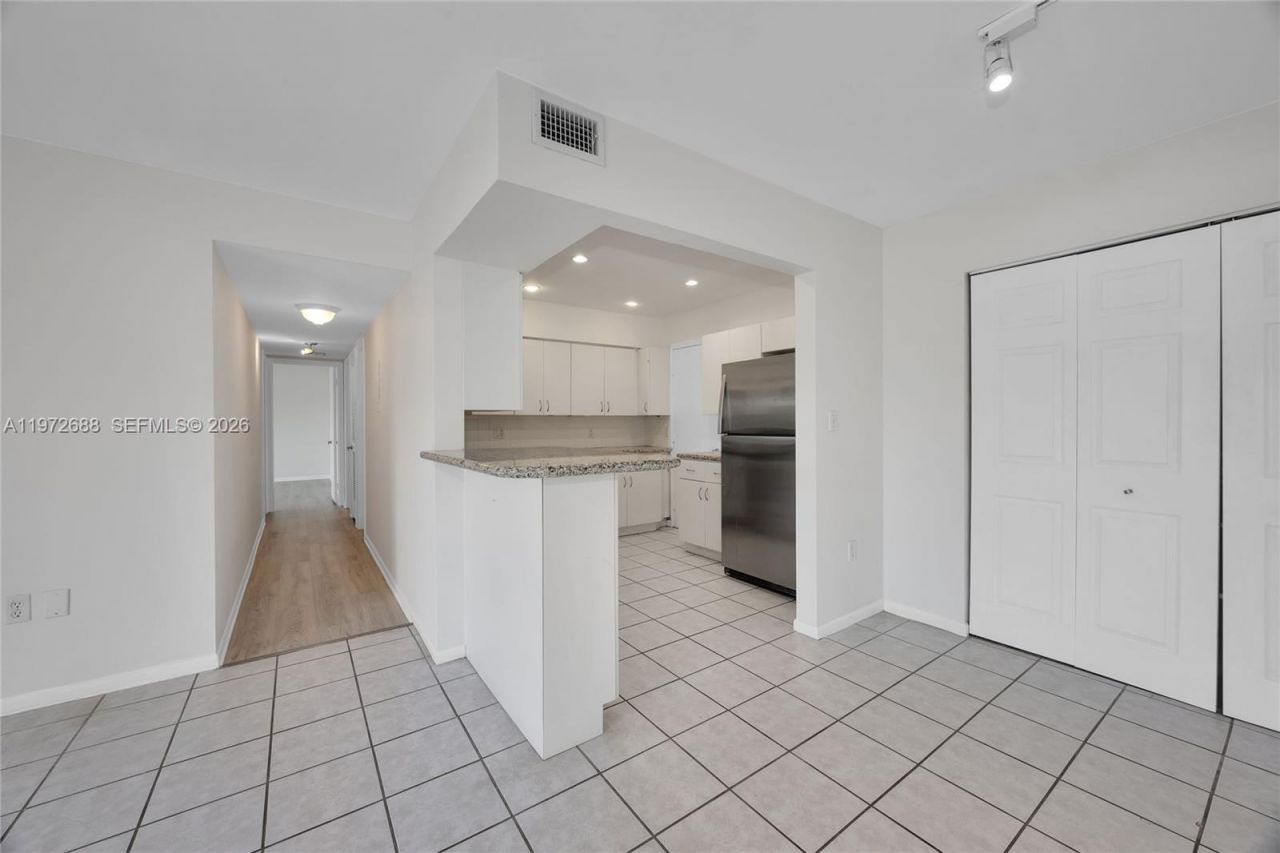 1150 Madruga Ave, Unit B301, Coral Gables, FL 33146 Photo