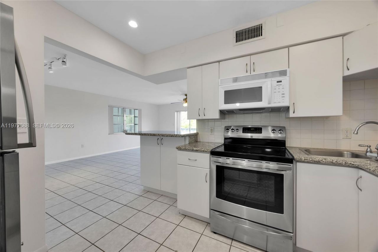 1150 Madruga Ave, Unit B301, Coral Gables, FL 33146 Photo