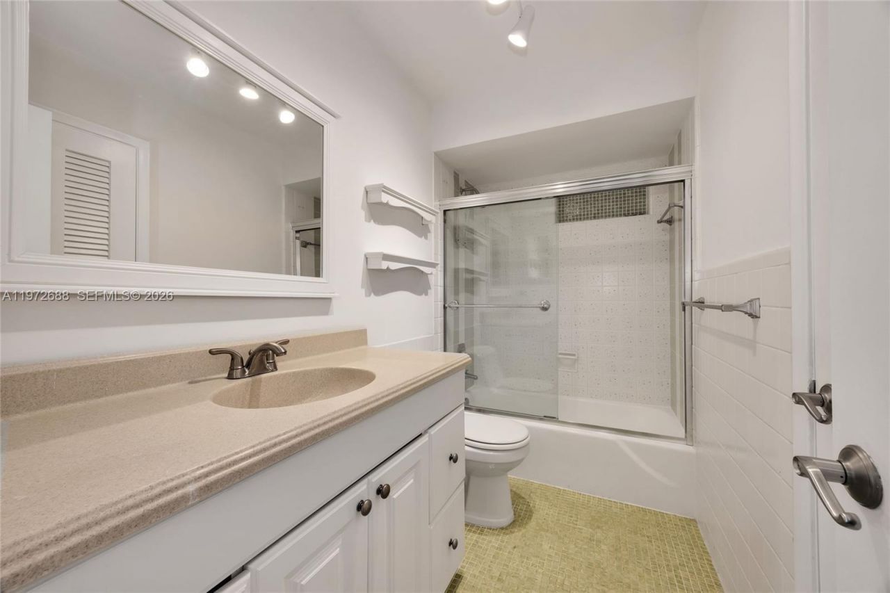 1150 Madruga Ave, Unit B301, Coral Gables, FL 33146 Photo