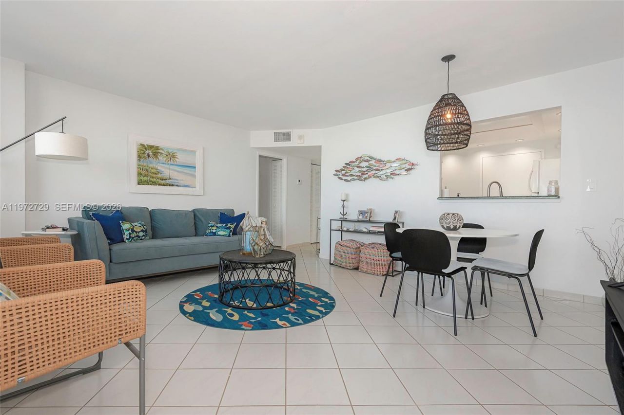 7135 Collins Ave , Unit 834, Miami Beach, FL 33141 Photo