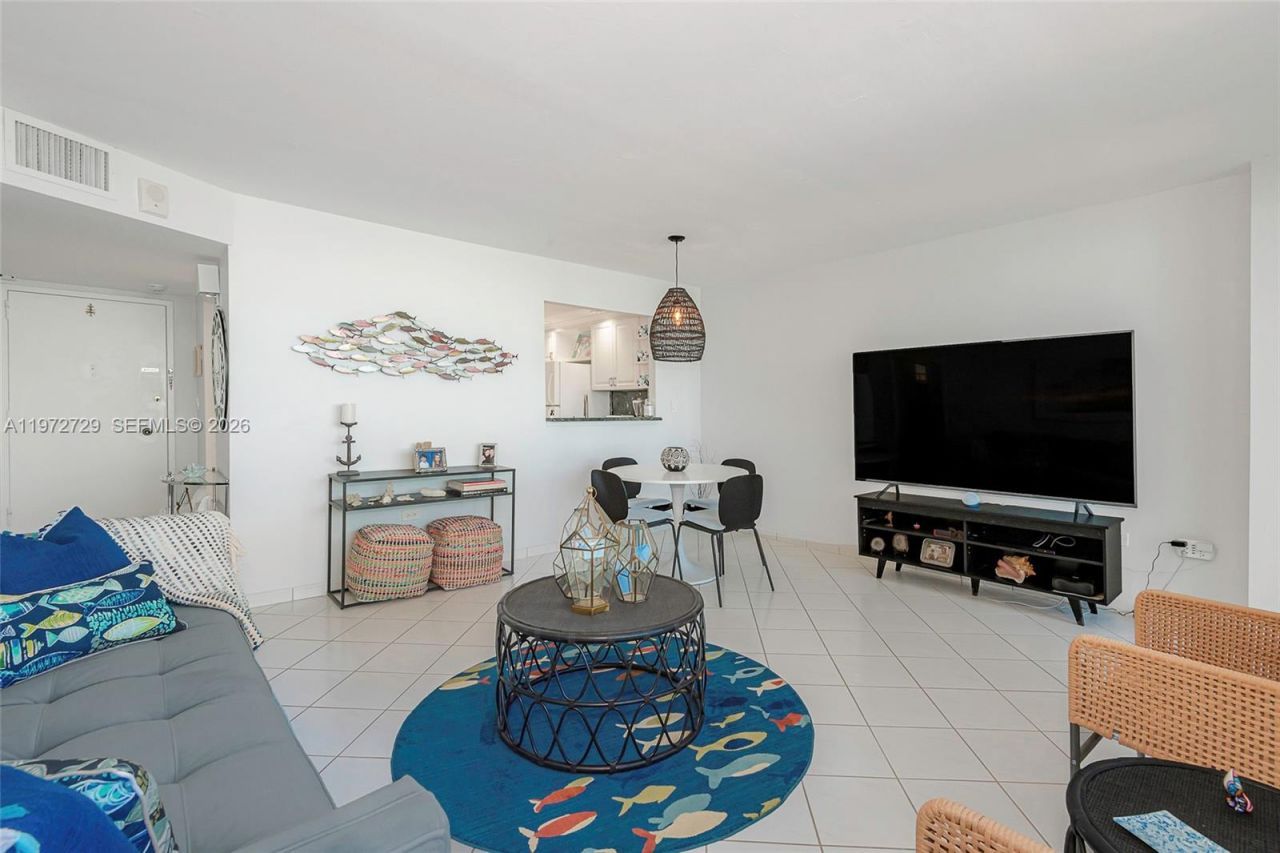 7135 Collins Ave , Unit 834, Miami Beach, FL 33141 Photo