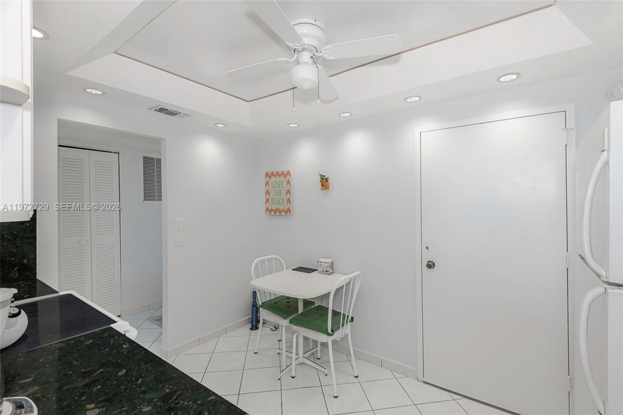 7135 Collins Ave , Unit 834, Miami Beach, FL 33141 Photo