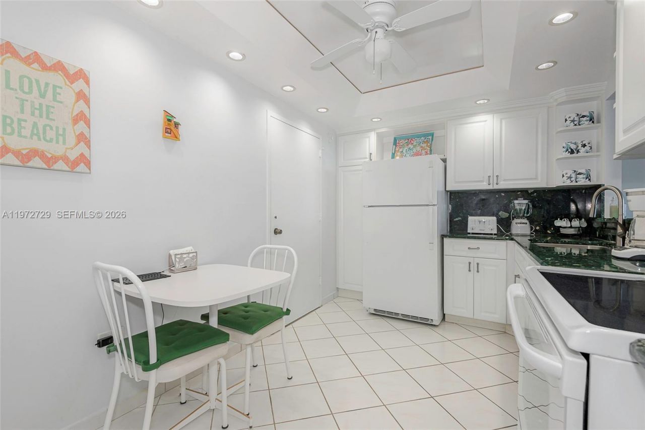 7135 Collins Ave , Unit 834, Miami Beach, FL 33141 Photo