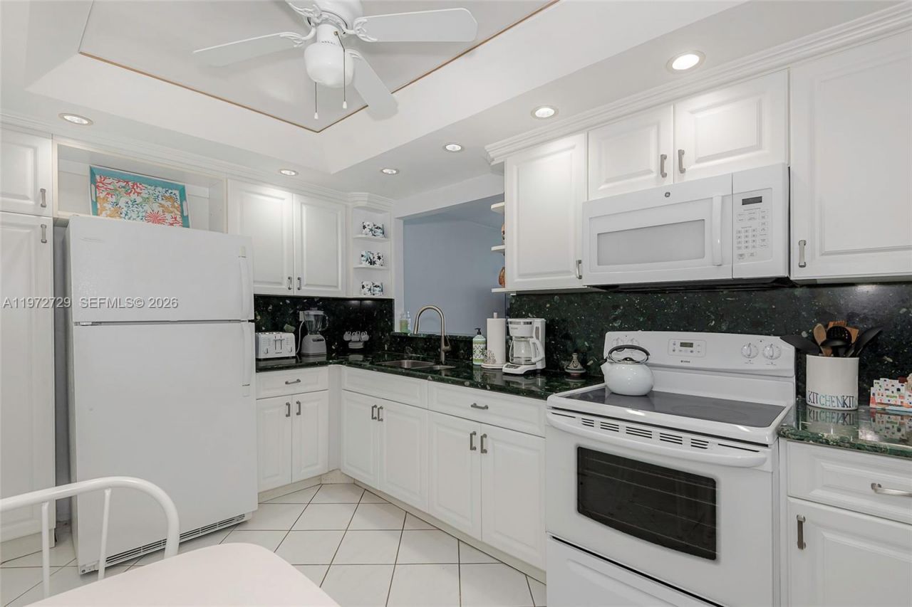 7135 Collins Ave , Unit 834, Miami Beach, FL 33141 Photo