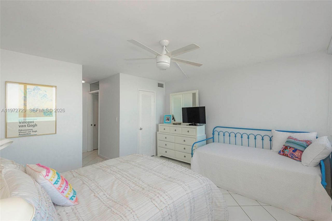 7135 Collins Ave , Unit 834, Miami Beach, FL 33141 Photo