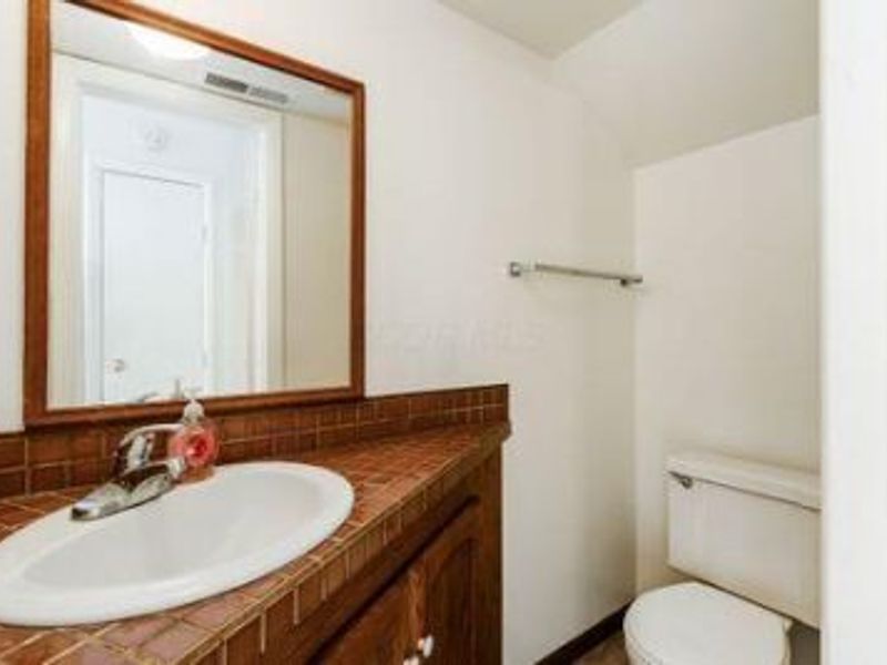 4692 Charecote Lane , Unit E, Columbus, OH 43220 Photo 14