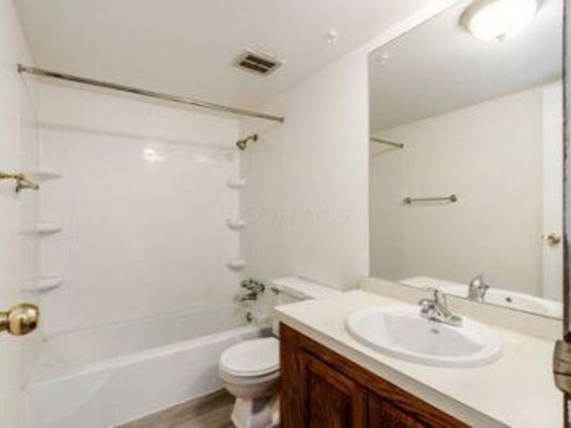 4692 Charecote Lane , Unit E, Columbus, OH 43220 Photo 15