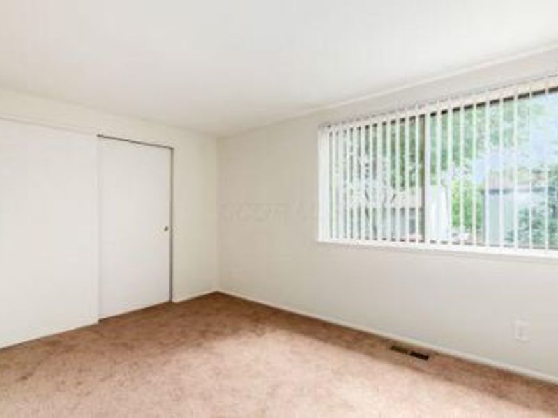 4692 Charecote Lane , Unit E, Columbus, OH 43220 Photo 16