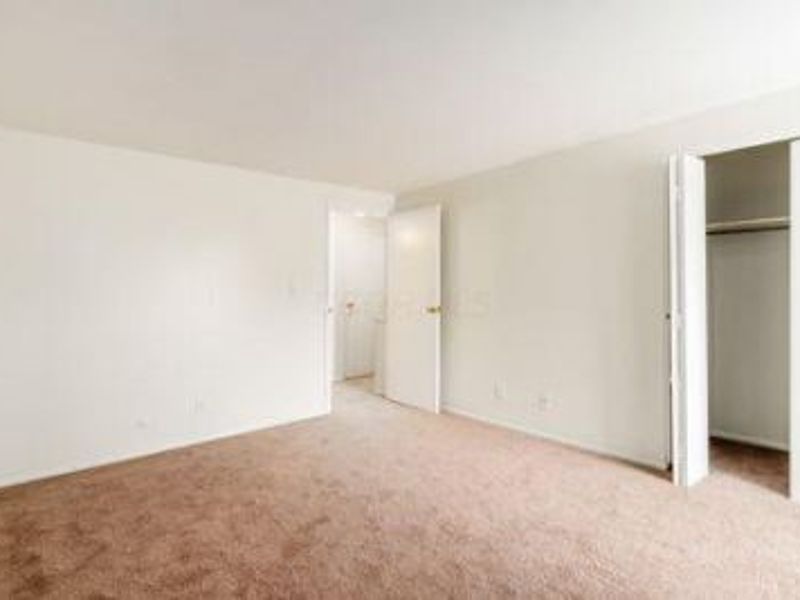 4692 Charecote Lane , Unit E, Columbus, OH 43220 Photo 18