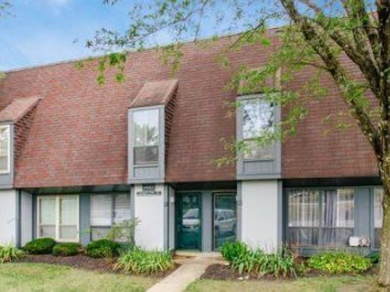 4692 Charecote Lane , Unit E, Columbus, OH 43220 Photo 2