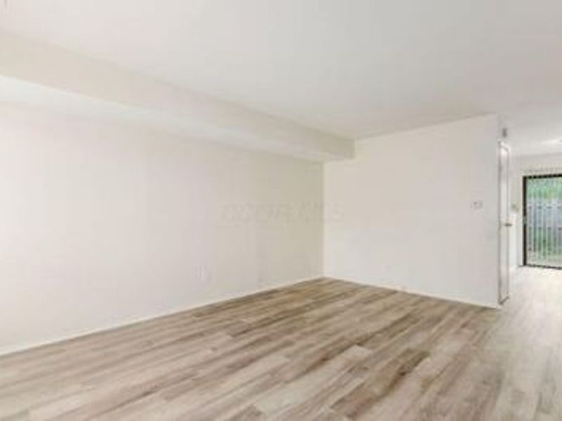 4692 Charecote Lane , Unit E, Columbus, OH 43220 Photo 4