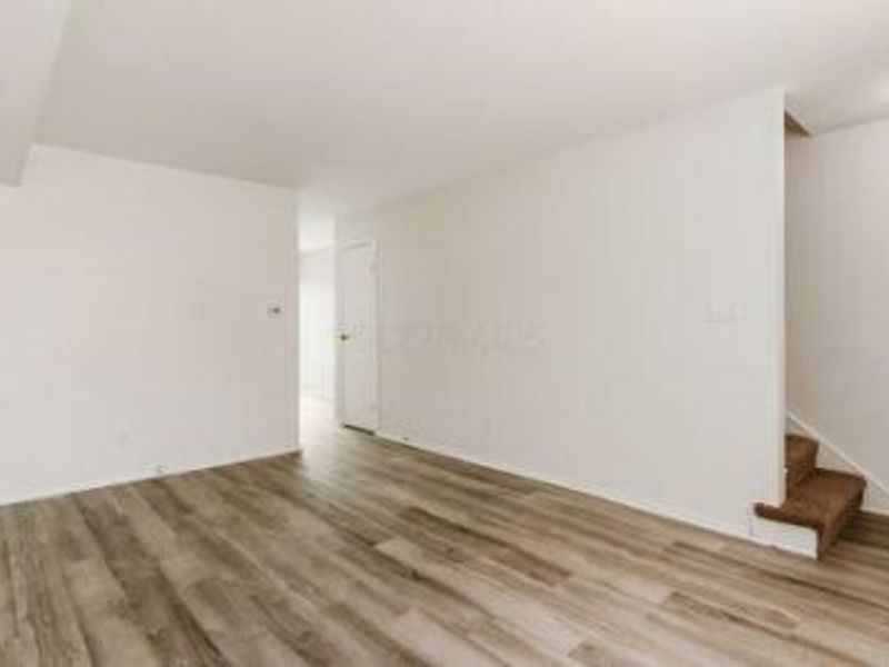 4692 Charecote Lane , Unit E, Columbus, OH 43220 Photo 5