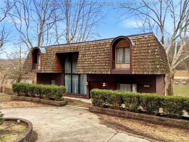 1329 Pennsylvania Avenue, St Albans, WV 25177