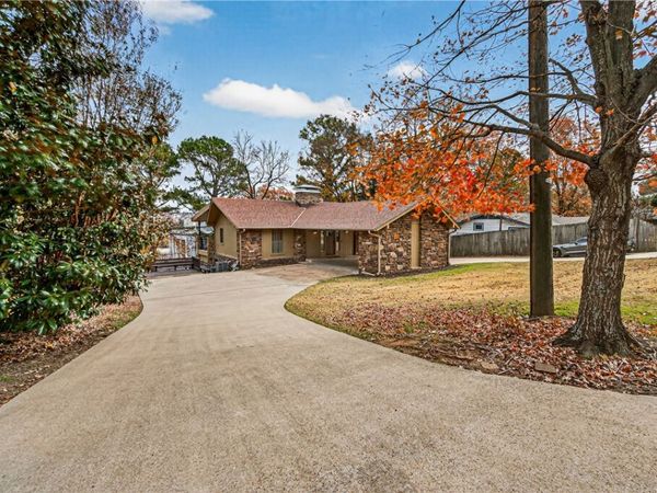 426 N Oliver Avenue , Fayetteville, AR 72701