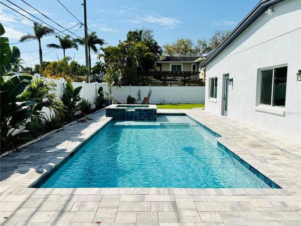 8280 32ND AVENUE N, ST PETERSBURG, FL 33710