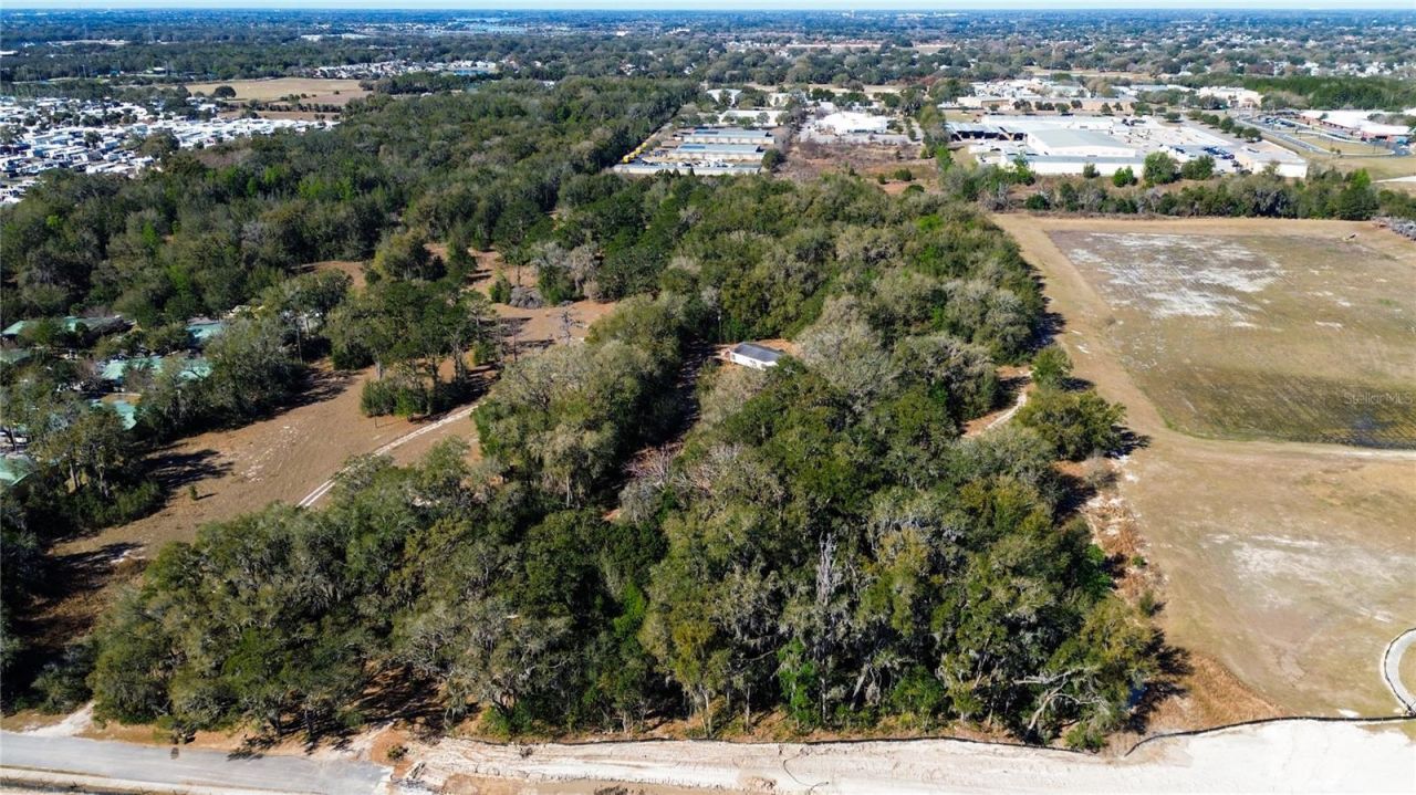 39725 Clay Avenue N, Lady Lake, FL 32159 Photo