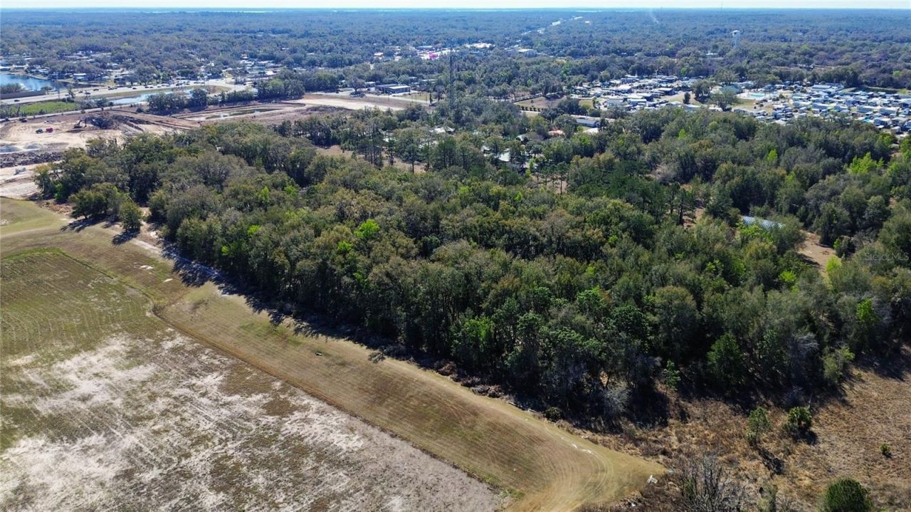 39725 Clay Avenue N, Lady Lake, FL 32159 Photo