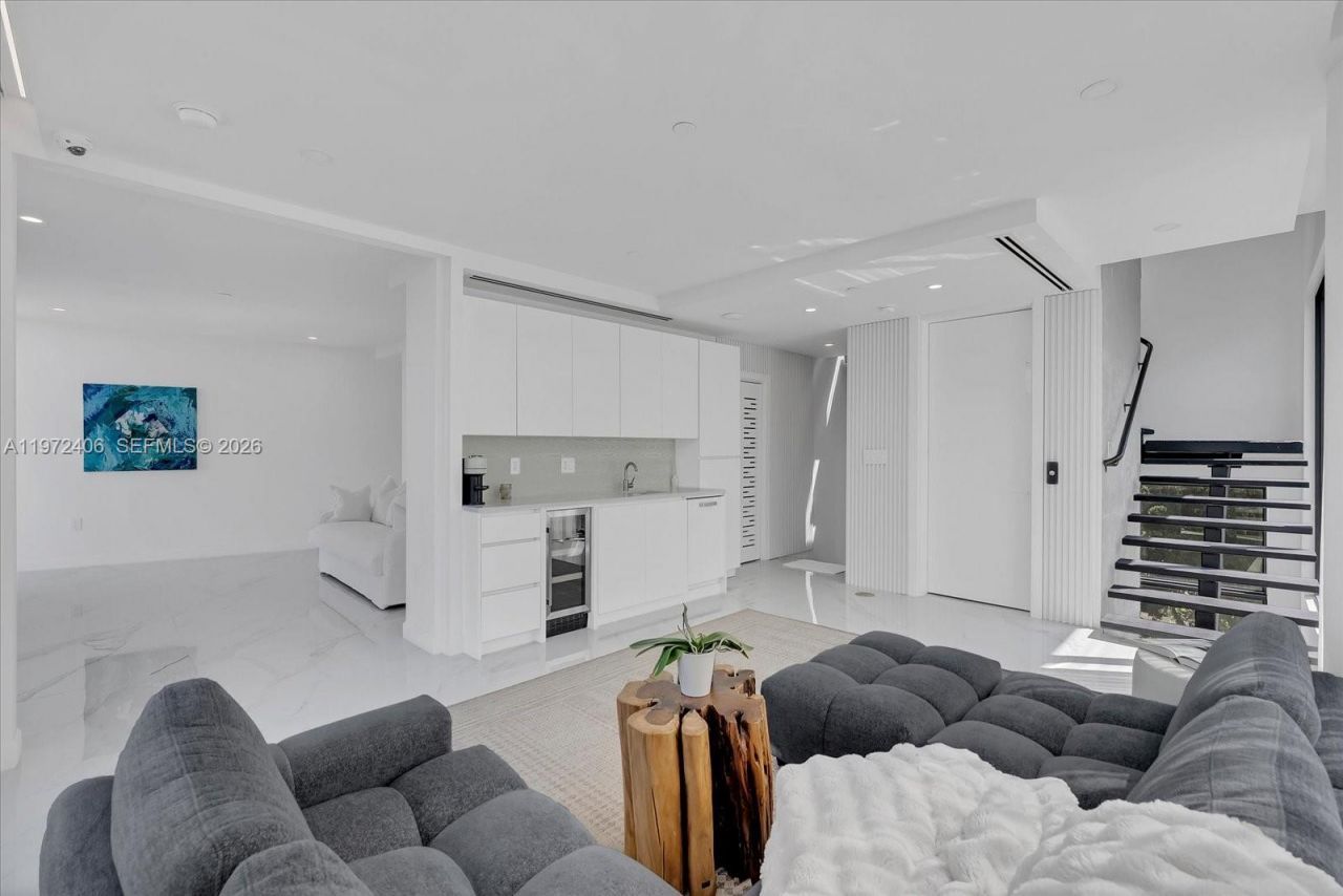 11 Century Ln , Miami Beach, FL 33139 Photo