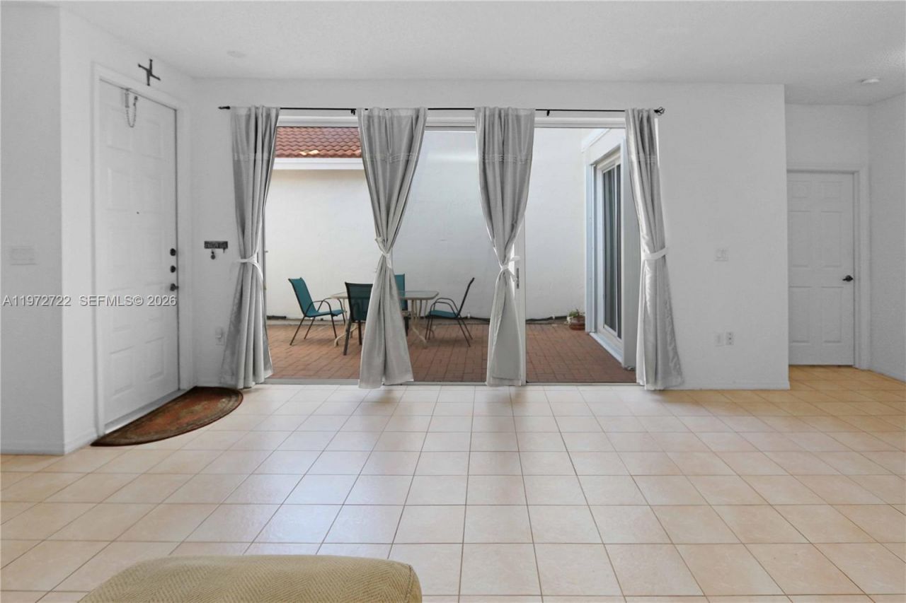 1521 Seagrape Way , Hollywood, FL 33019 Photo