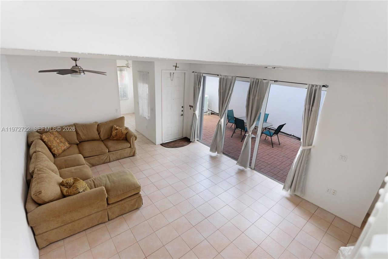 1521 Seagrape Way , Hollywood, FL 33019 Photo