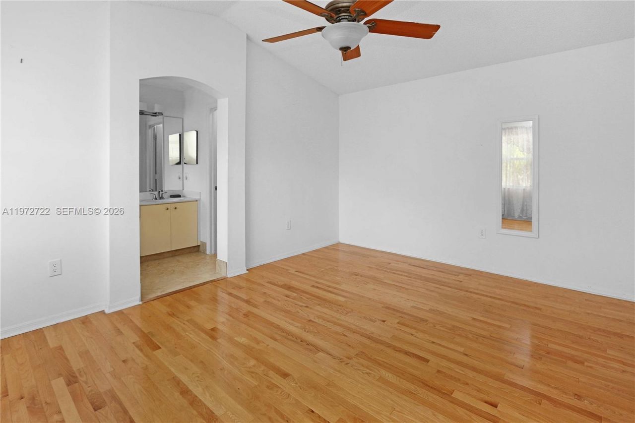 1521 Seagrape Way , Hollywood, FL 33019 Photo