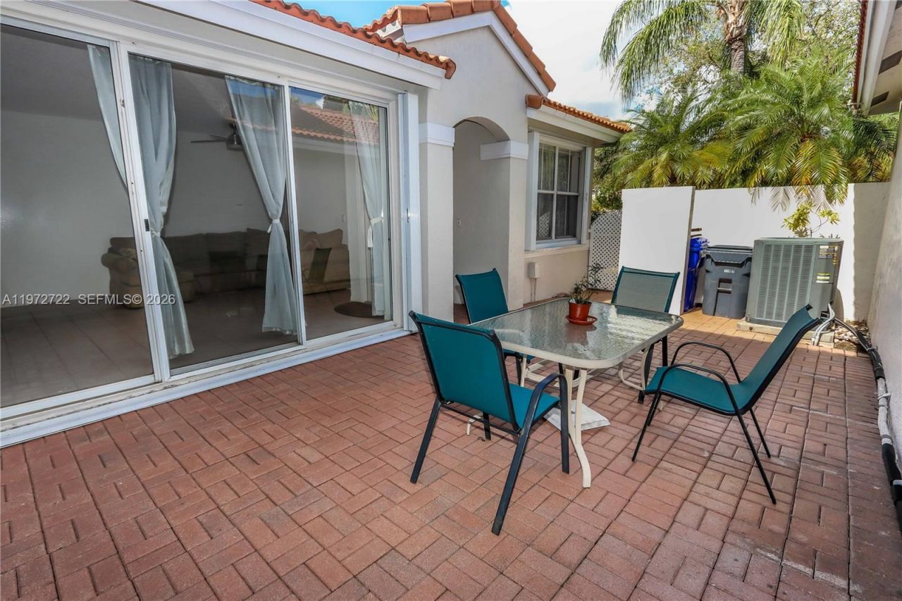 1521 Seagrape Way , Hollywood, FL 33019 Photo