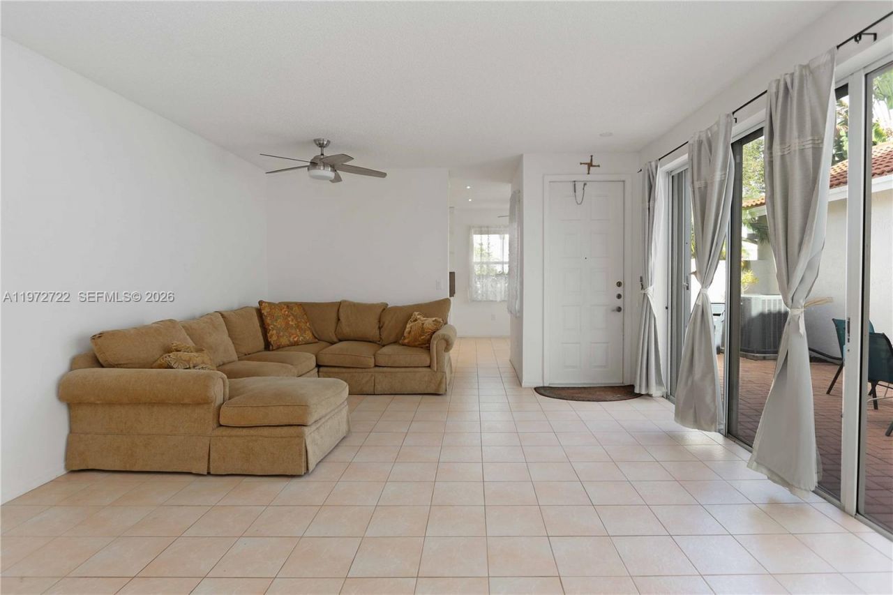 1521 Seagrape Way , Hollywood, FL 33019 Photo