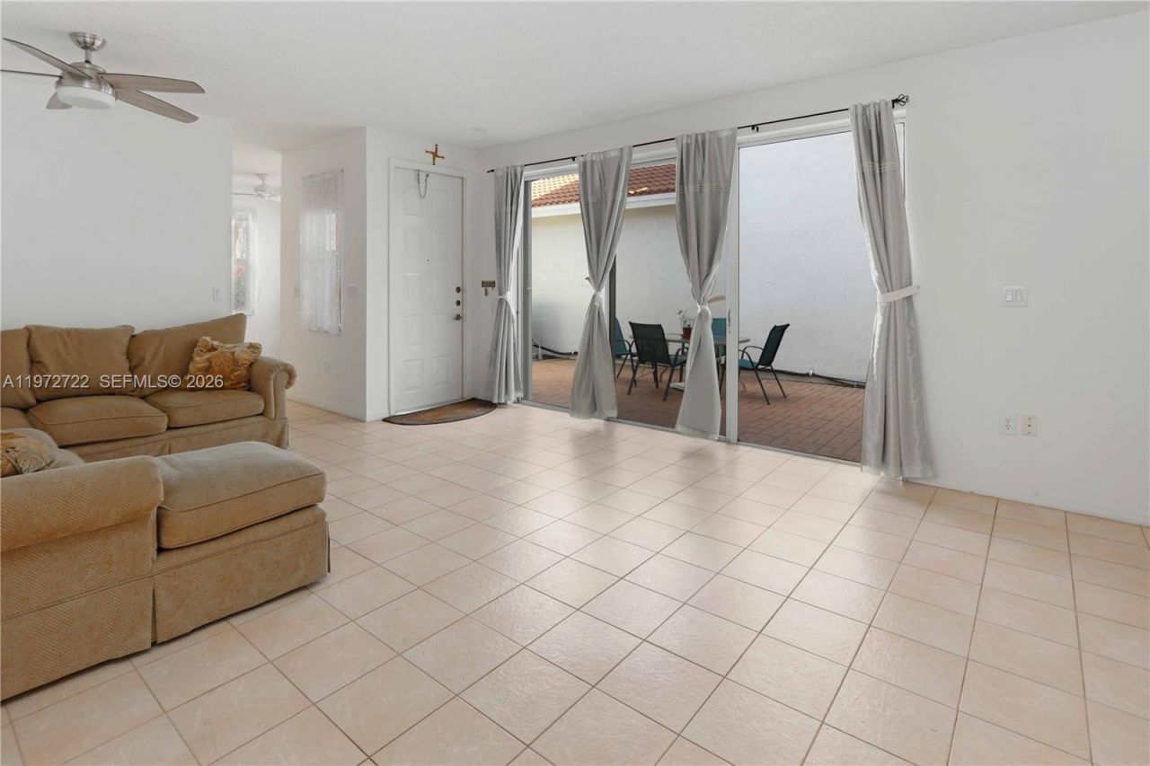 1521 Seagrape Way , Hollywood, FL 33019 Photo