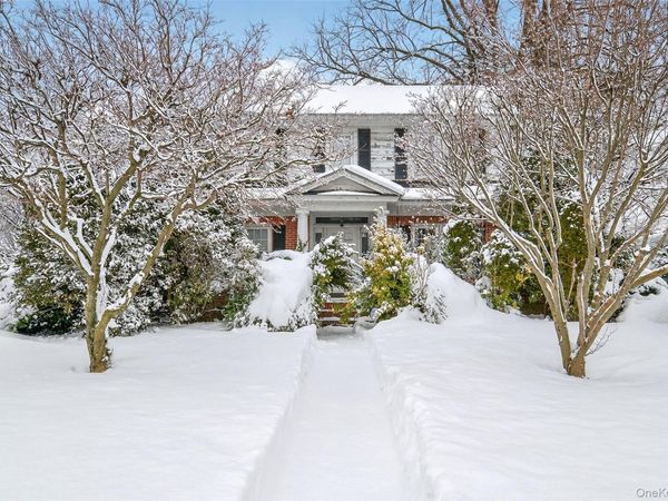 225 Nassau Boulevard , Garden City, NY 11530