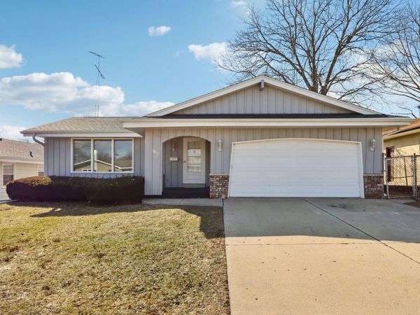 4815 70th St, Kenosha, WI 53142