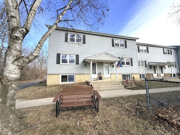 234 Wolf Dr, Dousman, WI 53118