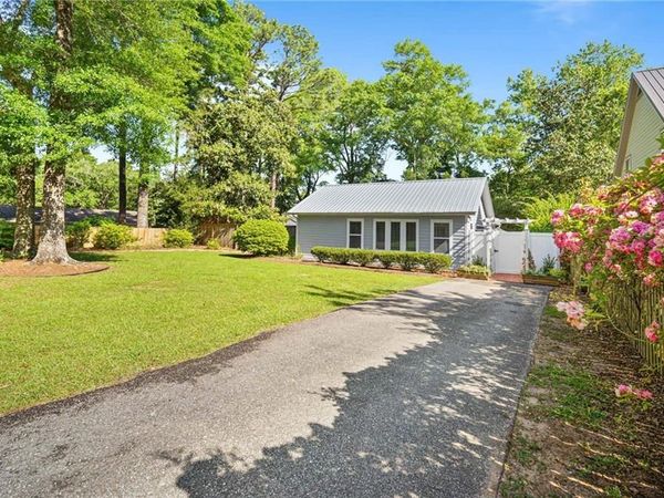 653 Bellangee Avenue, Fairhope, AL 36532