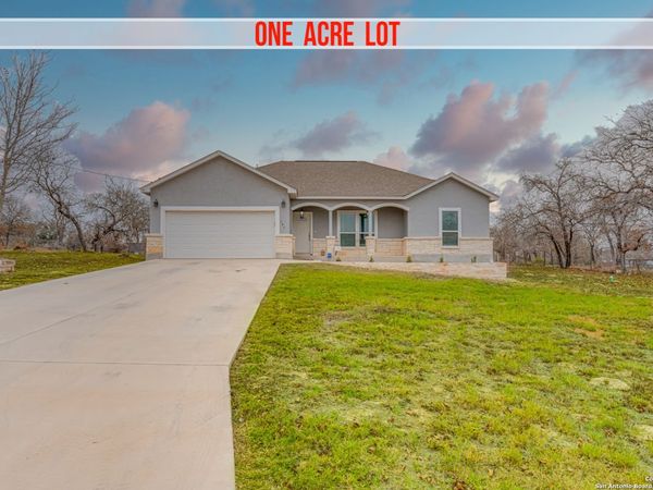 185 BROKEN STAR TRL, Poteet, TX 78065