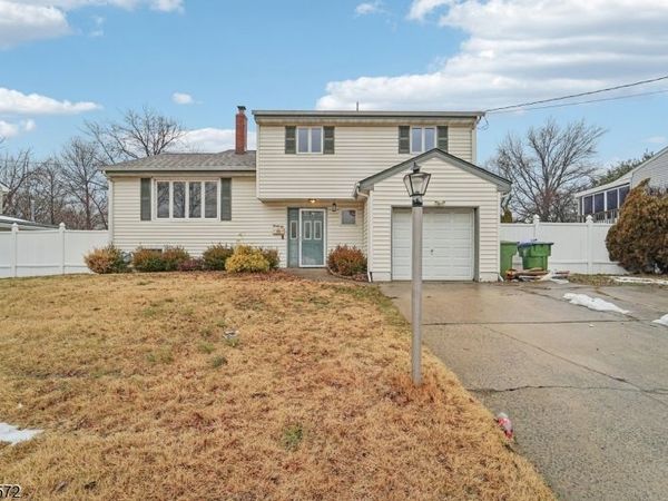 32 Waverly Dr, Edison, NJ 08817