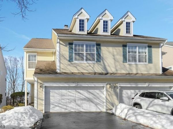 211 Warbler Dr, Wayne, NJ 07470