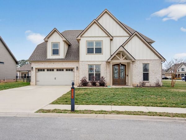 300 Lowline Dr , Clarksville, TN 37043