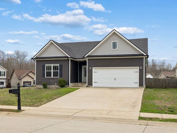 500 Sourwood Dr, Clarksville, TN 37042