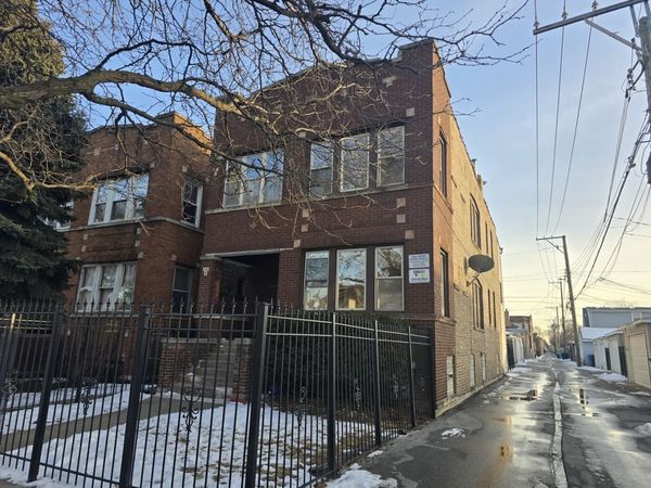 5527 W Potomac Avenue , Chicago, IL 60651