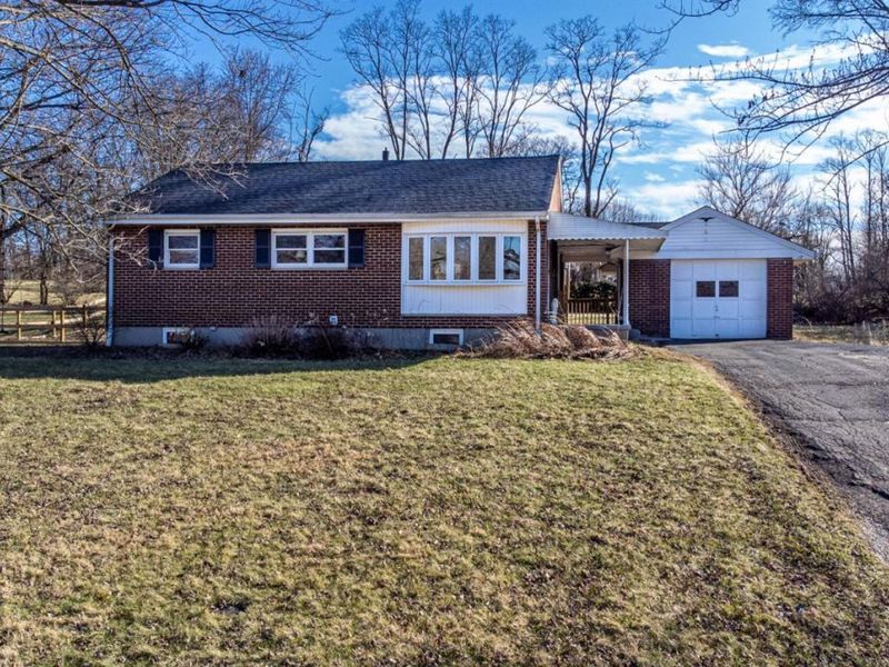 8175 Sunburst Drive, West Chester, OH 45241 Photo 1