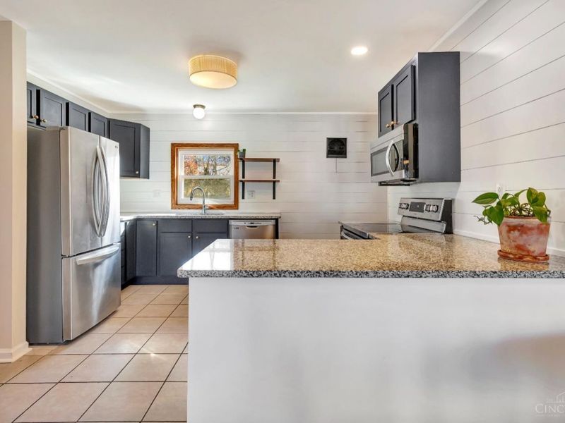 8175 Sunburst Drive, West Chester, OH 45241 Photo 2