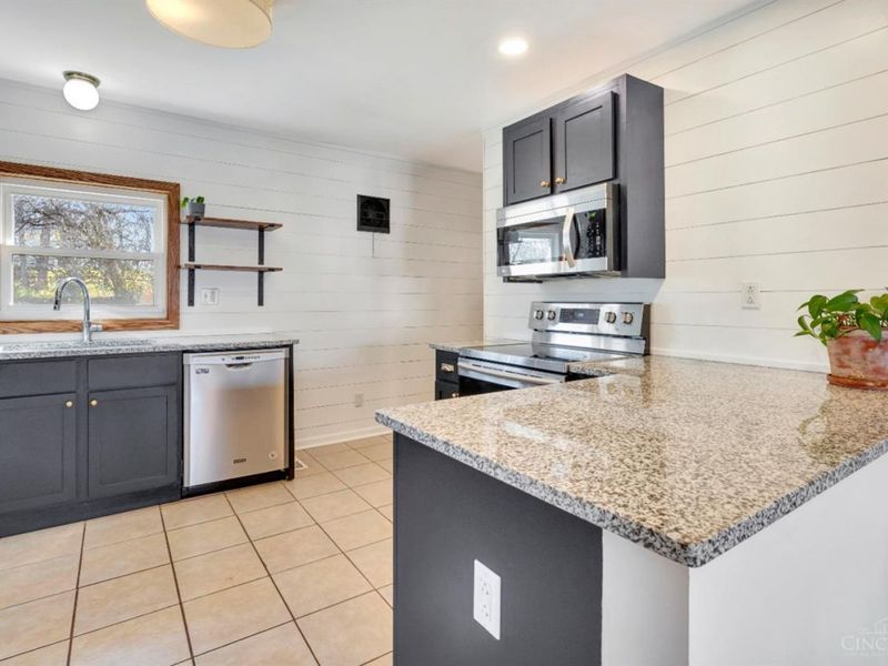 8175 Sunburst Drive, West Chester, OH 45241 Photo 3