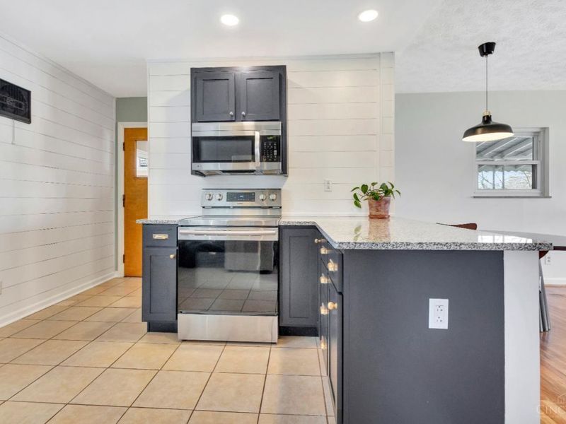 8175 Sunburst Drive, West Chester, OH 45241 Photo 4