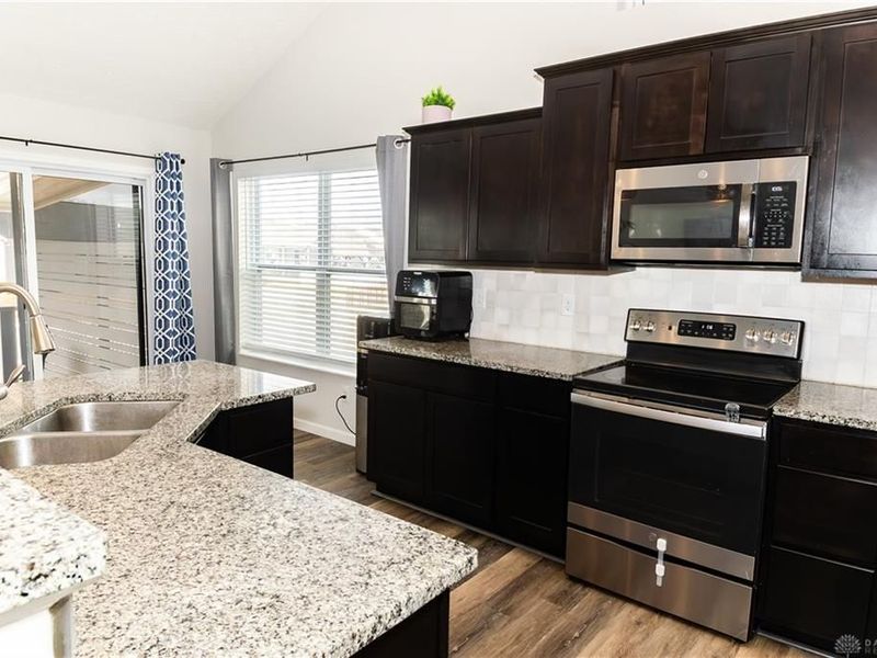 8127 Cherry Birch Drive, Tipp City, OH 45371 Photo 5