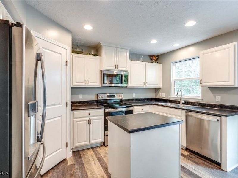 7194 Emerald Marsh Circle NW, Canal Fulton, OH 44614 Photo 9