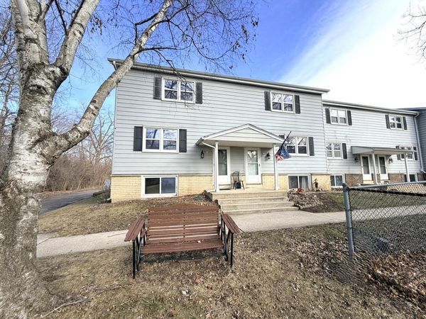 234 Wolf DRIVE, Dousman, WI 53118